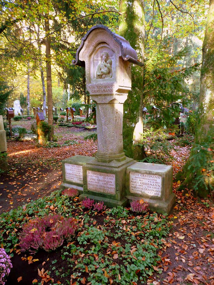 Die Familiengrabsttte v. Notthafft/Grassmann auf dem Mnchner Waldfriedhof