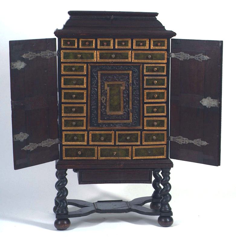 Kabinettschrank aus dem 17. Jahrhundert