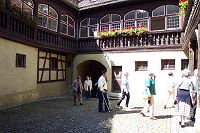 Der untere Schloßhof in Kleiningersheim