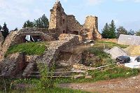 Die Reste des Hauptgebäudes (Palas) von Schloss Runding