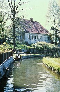 Tempel" am alten Mhlgraben mit "Weschbnk" ca. 1960