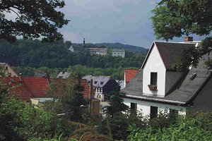 Die Wiesenburg von Schönau aus