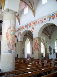 Die Klosterkirche Kastl mit ihrem Wappenfries
