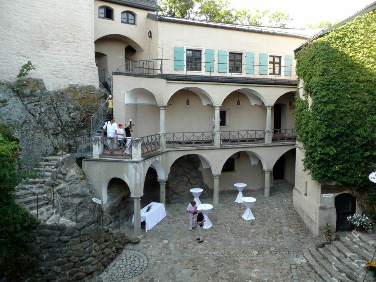 Der Innenhof der Burg Falkenstein