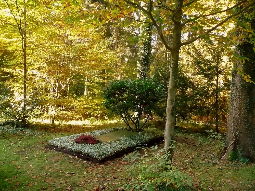 Das Familiengrab von Ernst Albrecht Notthafft Frhr. v. Weienstein auf dem Mnchner Waldfriedhof