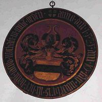 Das vermeintliche "Totenschild" erinnert an die Einkleidung des Deutschherrn Hans Jakob Notthafft 1525