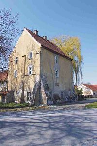 Der Portalbau von Schlo Aholming