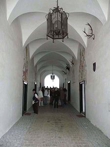 Schloss Haidenburg, Durchfahrt zum Innenhof