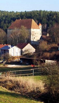 Der gotische Palas der Burg Heimhof