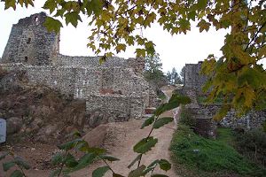 Die Schlossruine Runding im Herbst 2005