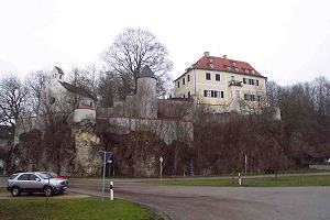 Schloss Wackerstein mit Schlosskapelle und Wehrmauern